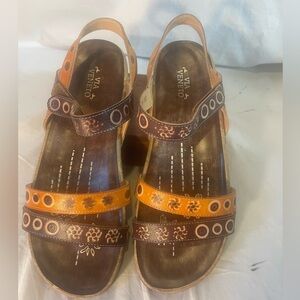 Via Veneto Brown Orange Leather Sandals size 10